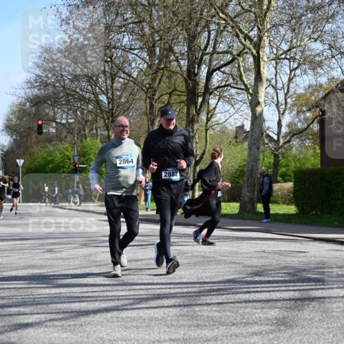 12.04.2026 - 45. Internationalen Wilhelmsburger Insellauf J. Mangold http://msf.ph/oto/9468034 12.04.2026 11:07:51 Ziel 2924, 2660, 2882, 2864, 3671, 4956, 3397, 2800, 4977, 3740, 2686 meine-sportfotos.de