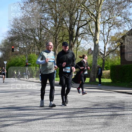 12.04.2026 - 45. Internationalen Wilhelmsburger Insellauf J. Mangold http://msf.ph/oto/9468037 12.04.2026 11:07:51 Ziel 2924, 2660, 2882, 2864, 3671, 4956, 3397, 2800, 4977, 3740, 2686 meine-sportfotos.de
