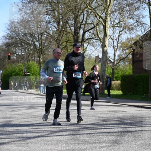12.04.2026 - 45. Internationalen Wilhelmsburger Insellauf J. Mangold http://msf.ph/oto/9468039 12.04.2026 11:07:51 Ziel 2924, 2660, 2882, 2864, 3671, 4956, 3397, 2800, 4977, 3740, 2686 meine-sportfotos.de
