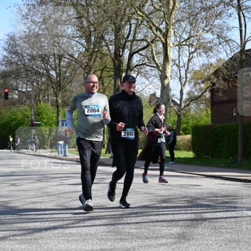 12.04.2026 - 45. Internationalen Wilhelmsburger Insellauf J. Mangold http://msf.ph/oto/9468042 12.04.2026 11:07:51 Ziel 2924, 2660, 2882, 2864, 3671, 4956, 3397, 2800, 4977, 3740, 2686 meine-sportfotos.de