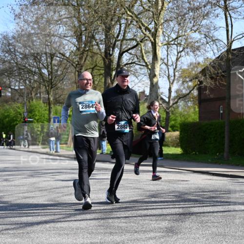 12.04.2026 - 45. Internationalen Wilhelmsburger Insellauf J. Mangold http://msf.ph/oto/9468043 12.04.2026 11:07:51 Ziel 2924, 2660, 2882, 2864, 3671, 4956, 3397, 2800, 4977, 3740, 2686 meine-sportfotos.de