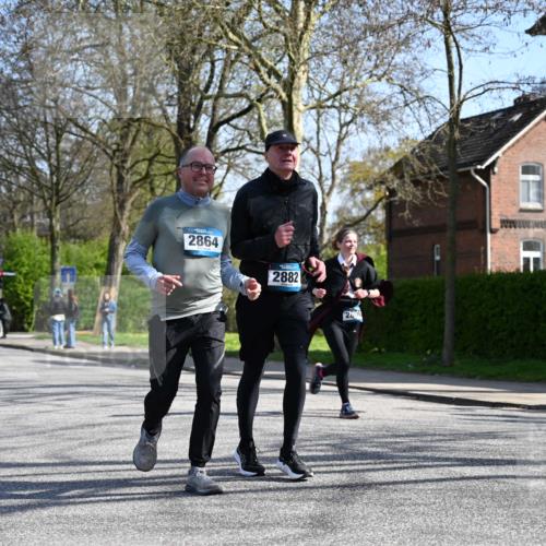 12.04.2026 - 45. Internationalen Wilhelmsburger Insellauf J. Mangold http://msf.ph/oto/9468050 12.04.2026 11:07:52 Ziel 2924, 2660, 2882, 2864, 3671, 4956, 3397, 2800, 4977, 3740, 2686 meine-sportfotos.de