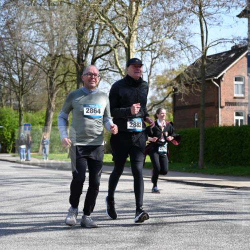 12.04.2026 - 45. Internationalen Wilhelmsburger Insellauf J. Mangold http://msf.ph/oto/9468051 12.04.2026 11:07:52 Ziel 2924, 2660, 2882, 2864, 3671, 4956, 3397, 2800, 4977, 3740, 2686 meine-sportfotos.de