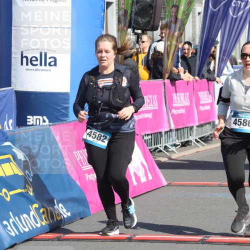 12.04.2026 - 45. Internationalen Wilhelmsburger Insellauf Strokosch-Dieckow http://msf.ph/oto/9468052 12.04.2026 11:18:54 Ziel 2806, 4582, 4586, 2385 meine-sportfotos.de