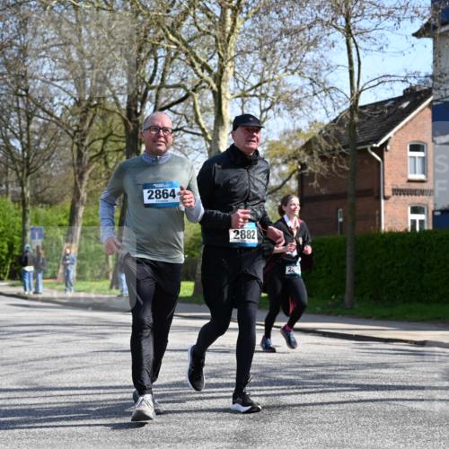 12.04.2026 - 45. Internationalen Wilhelmsburger Insellauf J. Mangold http://msf.ph/oto/9468053 12.04.2026 11:07:52 Ziel 2924, 2660, 2882, 2864, 3671, 4956, 3397, 2800, 4977, 3740, 2686 meine-sportfotos.de