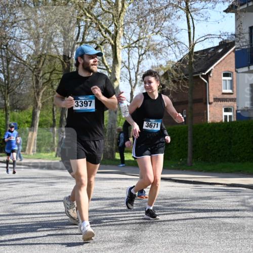 12.04.2026 - 45. Internationalen Wilhelmsburger Insellauf J. Mangold http://msf.ph/oto/9468070 12.04.2026 11:08:02 Ziel 2882, 2864, 3671, 4956, 3397, 2800, 4977, 3740, 2686, 4624, 3732, 4232, 3569, 5285 meine-sportfotos.de