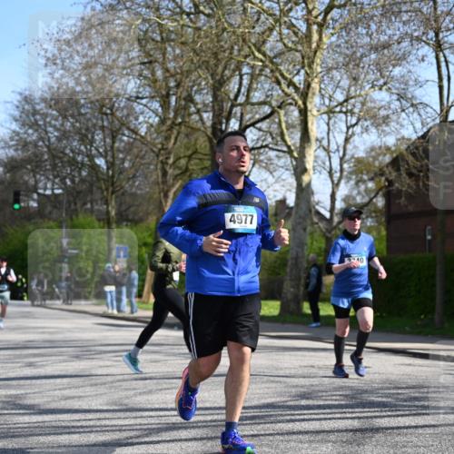 12.04.2026 - 45. Internationalen Wilhelmsburger Insellauf J. Mangold http://msf.ph/oto/9468093 12.04.2026 11:08:06 Ziel 2882, 2864, 3671, 4956, 3397, 2800, 4977, 3740, 2686, 2686, 4624, 3732, 3732, 4232, 3569, 5285 meine-sportfotos.de