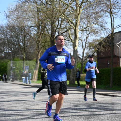 12.04.2026 - 45. Internationalen Wilhelmsburger Insellauf J. Mangold http://msf.ph/oto/9468095 12.04.2026 11:08:06 Ziel 2882, 2864, 3671, 4956, 3397, 2800, 4977, 3740, 2686, 2686, 4624, 3732, 3732, 4232, 3569, 5285 meine-sportfotos.de