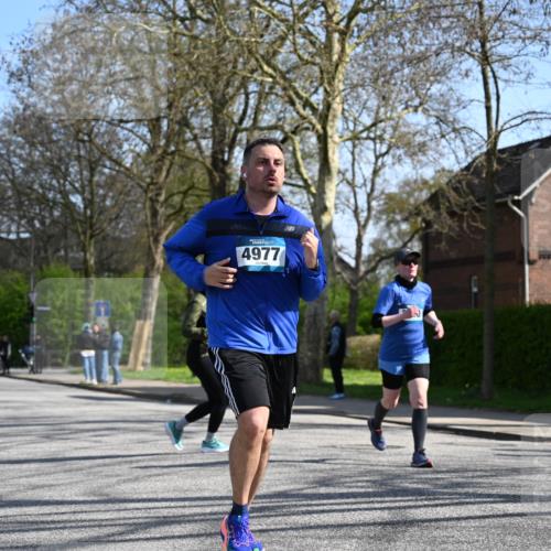 12.04.2026 - 45. Internationalen Wilhelmsburger Insellauf J. Mangold http://msf.ph/oto/9468096 12.04.2026 11:08:06 Ziel 2882, 2864, 3671, 4956, 3397, 2800, 4977, 3740, 2686, 2686, 4624, 3732, 3732, 4232, 3569, 5285 meine-sportfotos.de