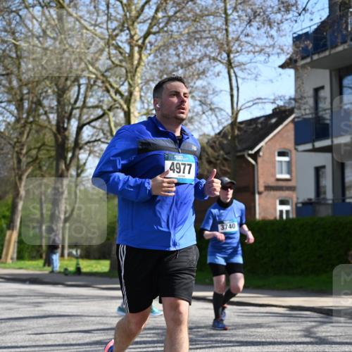 12.04.2026 - 45. Internationalen Wilhelmsburger Insellauf J. Mangold http://msf.ph/oto/9468104 12.04.2026 11:08:07 Ziel 2882, 2864, 3671, 4956, 3397, 2800, 4977, 3740, 2686, 4624, 3732, 4232, 3569, 5285 meine-sportfotos.de