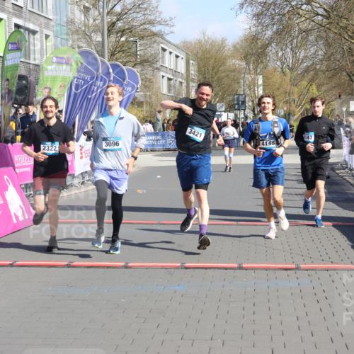 12.04.2026 - 45. Internationalen Wilhelmsburger Insellauf Strokosch-Dieckow http://msf.ph/oto/9468128 12.04.2026 11:19:09 Ziel 3633, 3096, 3421, 2322, 4148, 4147 meine-sportfotos.de