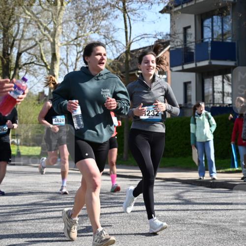 12.04.2026 - 45. Internationalen Wilhelmsburger Insellauf J. Mangold http://msf.ph/oto/9468141 12.04.2026 11:08:29 Ziel 2686, 4624, 3732, 4232, 3569, 5285, 0000, 2142, 4371, 3748, 3701, 2050, 4406, 3169, 2699, 3005, 5629 meine-sportfotos.de