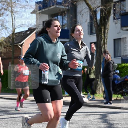 12.04.2026 - 45. Internationalen Wilhelmsburger Insellauf J. Mangold http://msf.ph/oto/9468150 12.04.2026 11:08:29 Ziel 2686, 4624, 3732, 4232, 3569, 5285, 0000, 2142, 4371, 3748, 3701, 2050, 4406, 3169, 2699, 3005, 5629 meine-sportfotos.de