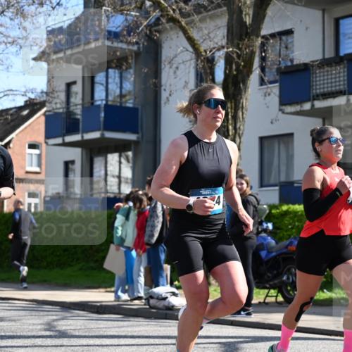 12.04.2026 - 45. Internationalen Wilhelmsburger Insellauf J. Mangold http://msf.ph/oto/9468155 12.04.2026 11:08:30 Ziel 2686, 4624, 3732, 4232, 3569, 5285, 0000, 2142, 4371, 3748, 3701, 3701, 2050, 4406, 3169, 2699, 3005, 5629 meine-sportfotos.de