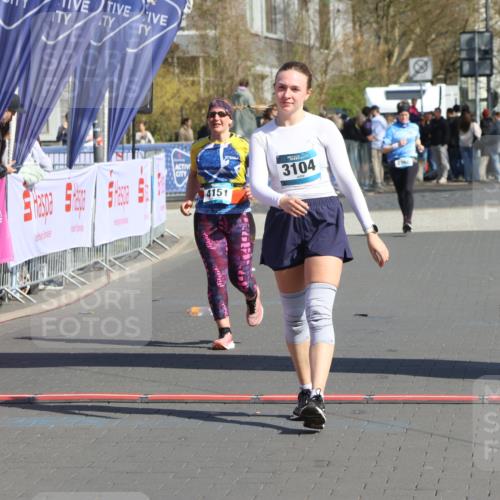 12.04.2026 - 45. Internationalen Wilhelmsburger Insellauf Strokosch-Dieckow http://msf.ph/oto/9468163 12.04.2026 11:19:18 Ziel 3104, 4151 meine-sportfotos.de