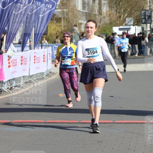 12.04.2026 - 45. Internationalen Wilhelmsburger Insellauf Strokosch-Dieckow http://msf.ph/oto/9468166 12.04.2026 11:19:18 Ziel 3104, 4151 meine-sportfotos.de