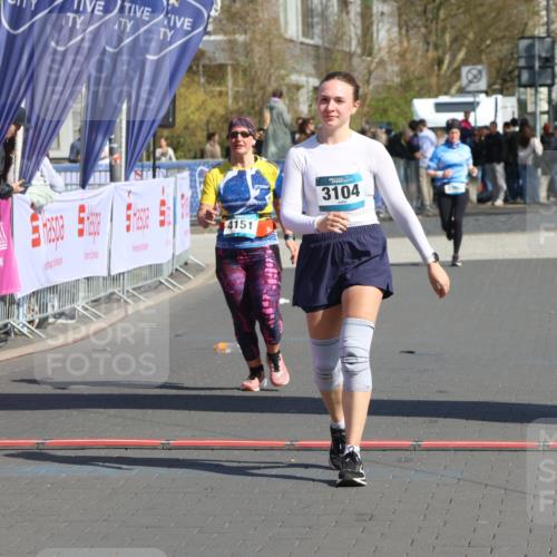 12.04.2026 - 45. Internationalen Wilhelmsburger Insellauf Strokosch-Dieckow http://msf.ph/oto/9468170 12.04.2026 11:19:18 Ziel 3104, 4151 meine-sportfotos.de