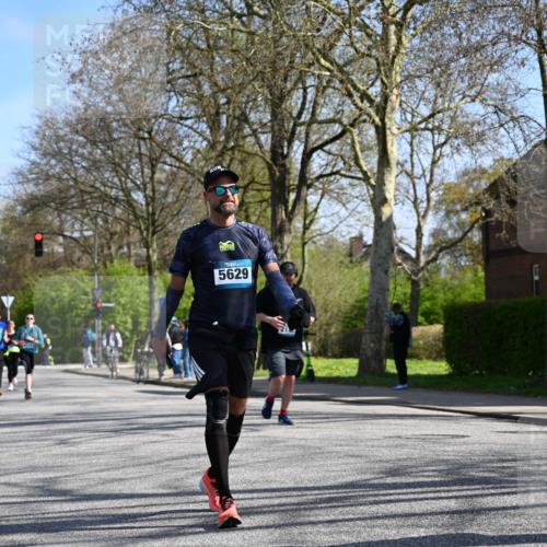 12.04.2026 - 45. Internationalen Wilhelmsburger Insellauf J. Mangold http://msf.ph/oto/9468177 12.04.2026 11:08:38 Ziel 4624, 3732, 4232, 3569, 5285, 0000, 2142, 4371, 4371, 3748, 3701, 2050, 4406, 4406, 3169, 2699, 3005, 5629, 2620, 2601, 4485 meine-sportfotos.de