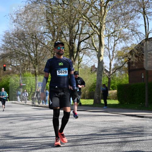 12.04.2026 - 45. Internationalen Wilhelmsburger Insellauf J. Mangold http://msf.ph/oto/9468180 12.04.2026 11:08:38 Ziel 4624, 3732, 4232, 3569, 5285, 0000, 2142, 4371, 4371, 3748, 3701, 2050, 4406, 4406, 3169, 2699, 3005, 5629, 2620, 2601, 4485 meine-sportfotos.de
