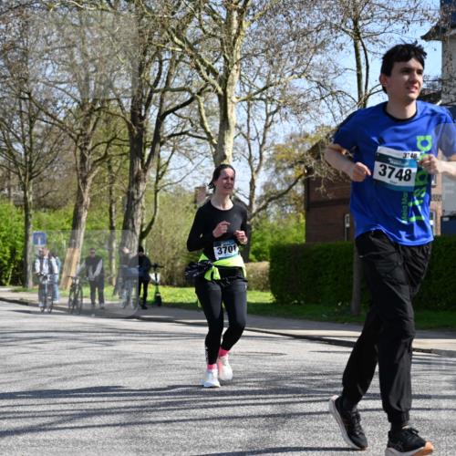 12.04.2026 - 45. Internationalen Wilhelmsburger Insellauf J. Mangold http://msf.ph/oto/9468225 12.04.2026 11:08:48 Ziel 5285, 0000, 2142, 4371, 3748, 3701, 2050, 4406, 3169, 2699, 3005, 5629, 2620, 2601, 4485, 3333 meine-sportfotos.de