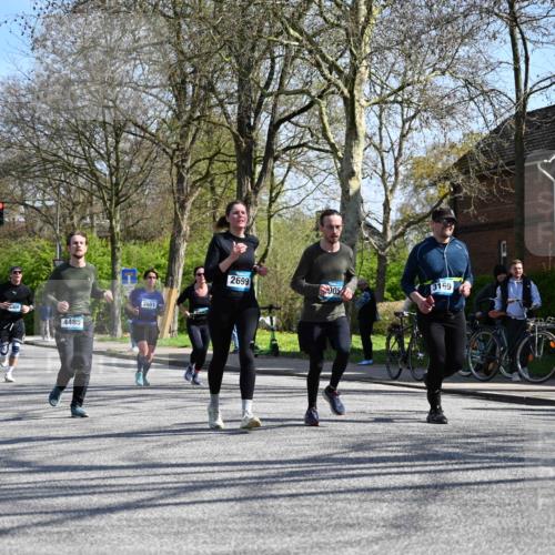 12.04.2026 - 45. Internationalen Wilhelmsburger Insellauf J. Mangold http://msf.ph/oto/9468255 12.04.2026 11:08:59 Ziel 4371, 3748, 3701, 2050, 4406, 3169, 2699, 3005, 5629, 2620, 2601, 4485, 3333, 2612, 3382, 4081, 3383, 2238 meine-sportfotos.de
