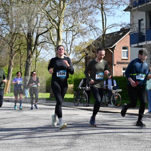 12.04.2026 - 45. Internationalen Wilhelmsburger Insellauf J. Mangold http://msf.ph/oto/9468271 12.04.2026 11:09:00 Ziel 4371, 3748, 3701, 2050, 4406, 3169, 2699, 3005, 5629, 2620, 2601, 4485, 3333, 2612, 3382, 4081, 3383, 2238 meine-sportfotos.de