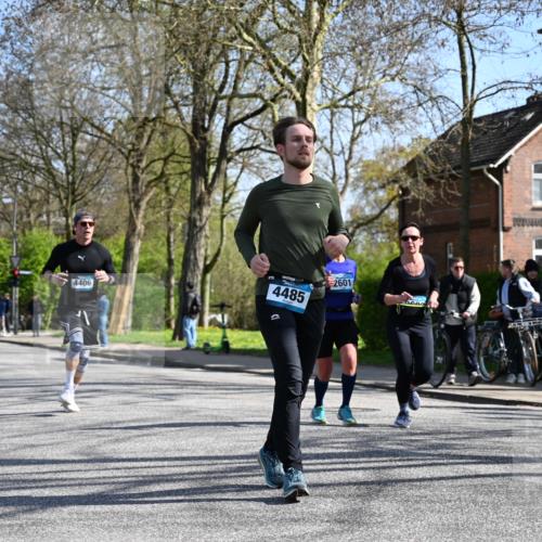 12.04.2026 - 45. Internationalen Wilhelmsburger Insellauf J. Mangold http://msf.ph/oto/9468283 12.04.2026 11:09:02 Ziel 4371, 3748, 3701, 2050, 4406, 3169, 2699, 3005, 5629, 2620, 2601, 4485, 3333, 2612, 3382, 4081, 3383, 2238 meine-sportfotos.de