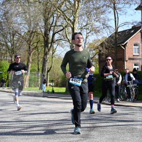 12.04.2026 - 45. Internationalen Wilhelmsburger Insellauf J. Mangold http://msf.ph/oto/9468286 12.04.2026 11:09:02 Ziel 4371, 3748, 3701, 2050, 4406, 3169, 2699, 3005, 5629, 2620, 2601, 4485, 3333, 2612, 3382, 4081, 3383, 2238 meine-sportfotos.de