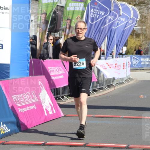 12.04.2026 - 45. Internationalen Wilhelmsburger Insellauf Strokosch-Dieckow http://msf.ph/oto/9468291 12.04.2026 11:19:47 Ziel 2226, 5571, 5035 meine-sportfotos.de