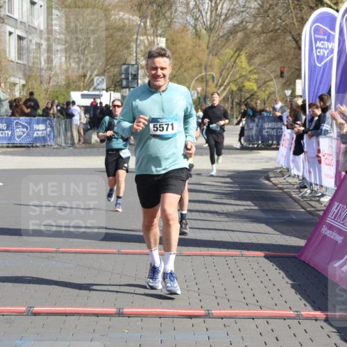 12.04.2026 - 45. Internationalen Wilhelmsburger Insellauf Strokosch-Dieckow http://msf.ph/oto/9468299 12.04.2026 11:19:49 Ziel 2226, 5571, 5035, 4520 meine-sportfotos.de