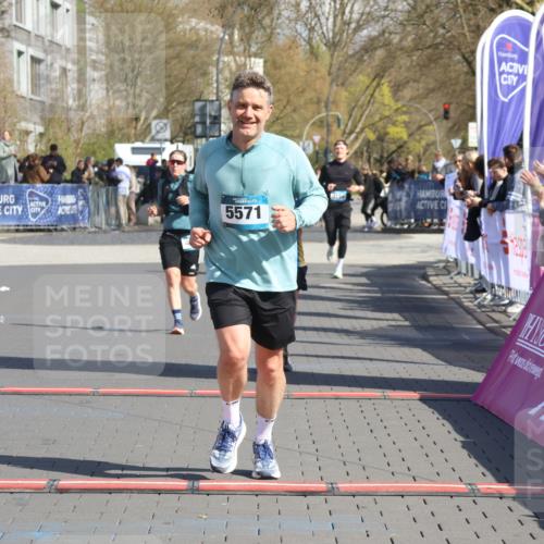 12.04.2026 - 45. Internationalen Wilhelmsburger Insellauf Strokosch-Dieckow http://msf.ph/oto/9468318 12.04.2026 11:19:49 Ziel 2226, 5571, 5035, 4520 meine-sportfotos.de