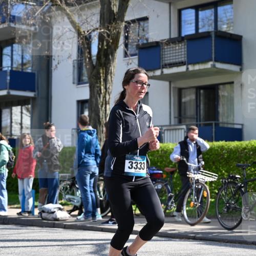 12.04.2026 - 45. Internationalen Wilhelmsburger Insellauf J. Mangold http://msf.ph/oto/9468328 12.04.2026 11:09:12 Ziel 4406, 3169, 2699, 3005, 5629, 2620, 2601, 4485, 3333, 2612, 3382, 4081, 3383, 2238, 2321, 5367 meine-sportfotos.de