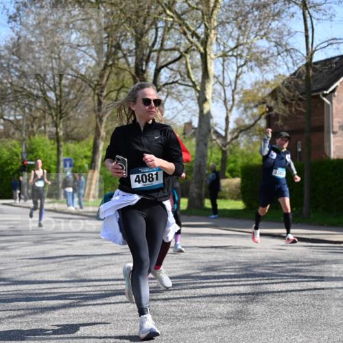 12.04.2026 - 45. Internationalen Wilhelmsburger Insellauf J. Mangold http://msf.ph/oto/9468342 12.04.2026 11:09:25 Ziel 4485, 3333, 2612, 3382, 4081, 3383, 2238, 2321, 5367, 3688, 4080, 3335, 3833, 4251 meine-sportfotos.de