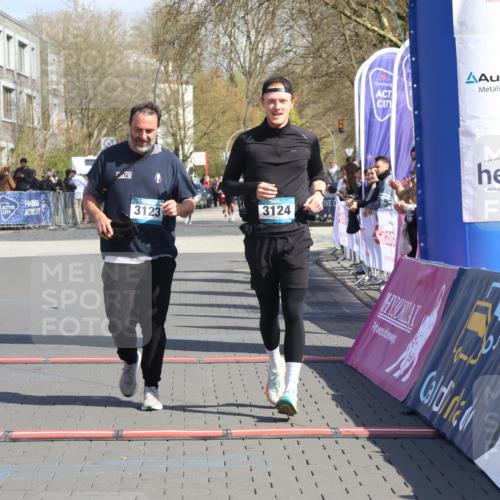 12.04.2026 - 45. Internationalen Wilhelmsburger Insellauf Strokosch-Dieckow http://msf.ph/oto/9468357 12.04.2026 11:19:56 Ziel 4520, 3124, 3123 meine-sportfotos.de