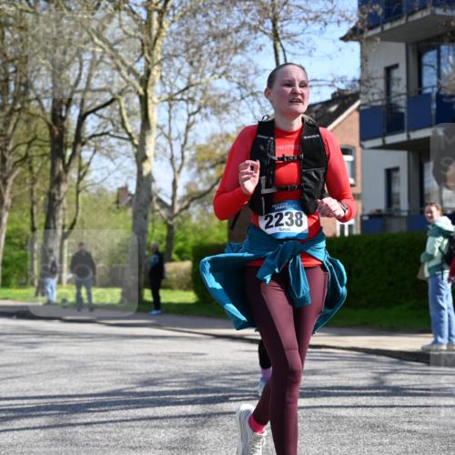12.04.2026 - 45. Internationalen Wilhelmsburger Insellauf J. Mangold http://msf.ph/oto/9468358 12.04.2026 11:09:26 Ziel 4485, 3333, 2612, 3382, 4081, 3383, 2238, 2321, 5367, 3688, 3688, 4080, 3335, 3833, 4251 meine-sportfotos.de