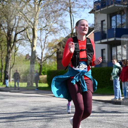 12.04.2026 - 45. Internationalen Wilhelmsburger Insellauf J. Mangold http://msf.ph/oto/9468359 12.04.2026 11:09:26 Ziel 4485, 3333, 2612, 3382, 4081, 3383, 2238, 2321, 5367, 3688, 3688, 4080, 3335, 3833, 4251 meine-sportfotos.de