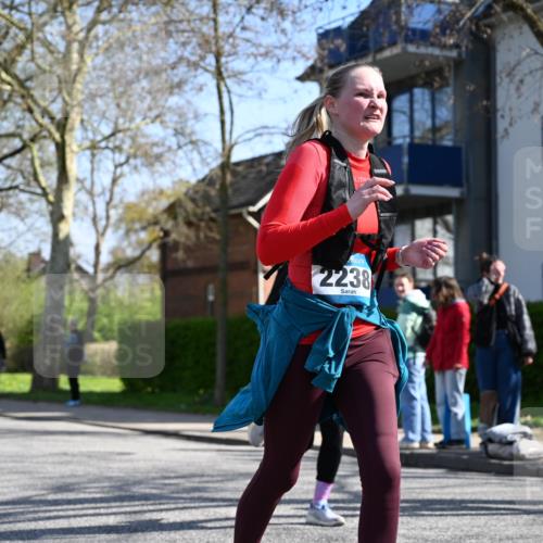 12.04.2026 - 45. Internationalen Wilhelmsburger Insellauf J. Mangold http://msf.ph/oto/9468361 12.04.2026 11:09:26 Ziel 4485, 3333, 2612, 3382, 4081, 3383, 2238, 2321, 5367, 3688, 3688, 4080, 3335, 3833, 4251 meine-sportfotos.de