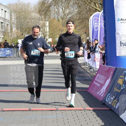 12.04.2026 - 45. Internationalen Wilhelmsburger Insellauf Strokosch-Dieckow http://msf.ph/oto/9468362 12.04.2026 11:19:56 Ziel 4520, 3124, 3123 meine-sportfotos.de