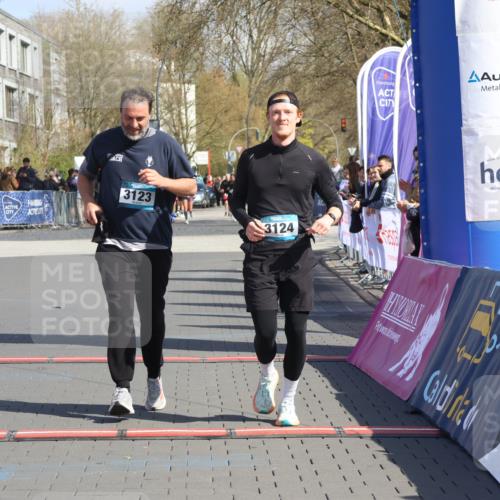 12.04.2026 - 45. Internationalen Wilhelmsburger Insellauf Strokosch-Dieckow http://msf.ph/oto/9468371 12.04.2026 11:19:57 Ziel 4520, 3124, 3123 meine-sportfotos.de