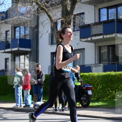 12.04.2026 - 45. Internationalen Wilhelmsburger Insellauf J. Mangold http://msf.ph/oto/9468373 12.04.2026 11:09:31 Ziel 2612, 3382, 4081, 3383, 2238, 2321, 5367, 3688, 4080, 3335, 4080, 3335, 3833, 4251, 3077, 5651, 5851 meine-sportfotos.de