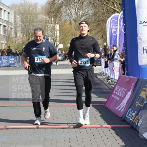 12.04.2026 - 45. Internationalen Wilhelmsburger Insellauf Strokosch-Dieckow http://msf.ph/oto/9468377 12.04.2026 11:19:57 Ziel 4520, 3124, 3123 meine-sportfotos.de