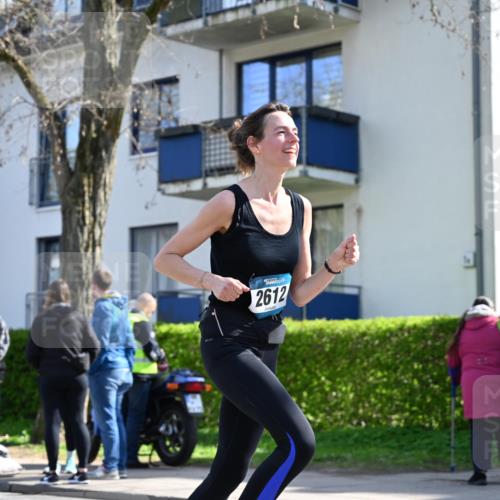 12.04.2026 - 45. Internationalen Wilhelmsburger Insellauf J. Mangold http://msf.ph/oto/9468378 12.04.2026 11:09:31 Ziel 2612, 3382, 4081, 3383, 2238, 2321, 5367, 3688, 4080, 3335, 4080, 3335, 3833, 4251, 3077, 5651, 5851 meine-sportfotos.de