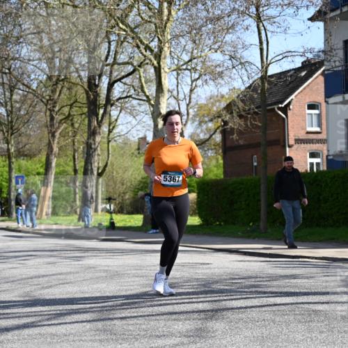 12.04.2026 - 45. Internationalen Wilhelmsburger Insellauf J. Mangold http://msf.ph/oto/9468393 12.04.2026 11:09:38 Ziel 2612, 3382, 4081, 3383, 2238, 2321, 5367, 3688, 3688, 4080, 3335, 3833, 4251, 3077, 5651, 5851, 2336, 2528 meine-sportfotos.de