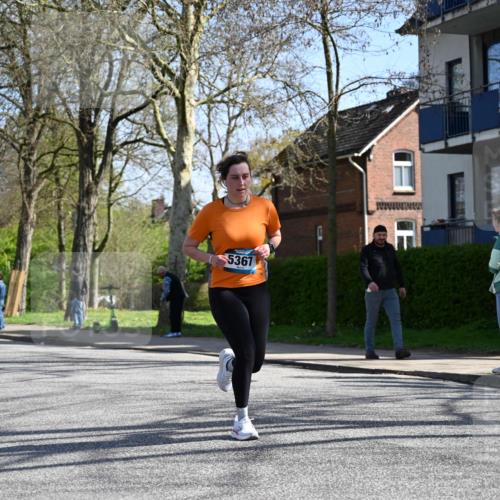 12.04.2026 - 45. Internationalen Wilhelmsburger Insellauf J. Mangold http://msf.ph/oto/9468398 12.04.2026 11:09:38 Ziel 2612, 3382, 4081, 3383, 2238, 2321, 5367, 3688, 3688, 4080, 3335, 3833, 4251, 3077, 5651, 5851, 2336, 2528 meine-sportfotos.de