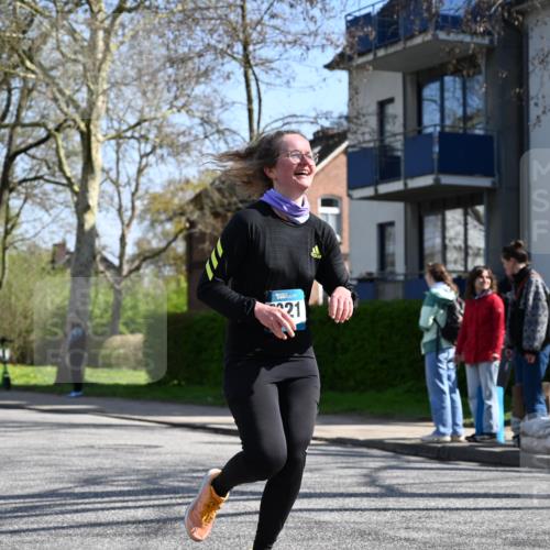 12.04.2026 - 45. Internationalen Wilhelmsburger Insellauf J. Mangold http://msf.ph/oto/9468420 12.04.2026 11:09:41 Ziel 3382, 4081, 3383, 2238, 2321, 5367, 3688, 4080, 3335, 3833, 4251, 3077, 5651, 5851, 2336, 2528, 3239 meine-sportfotos.de