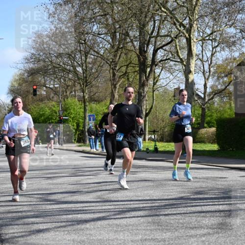 12.04.2026 - 45. Internationalen Wilhelmsburger Insellauf J. Mangold http://msf.ph/oto/9468460 12.04.2026 11:10:00 Ziel 3688, 4080, 3335, 3833, 4251, 3077, 5651, 5851, 2336, 2528, 3239, 2859, 2811, 2346, 3884, 3847, 3832, 2199, 3715, 2585, 4334 meine-sportfotos.de