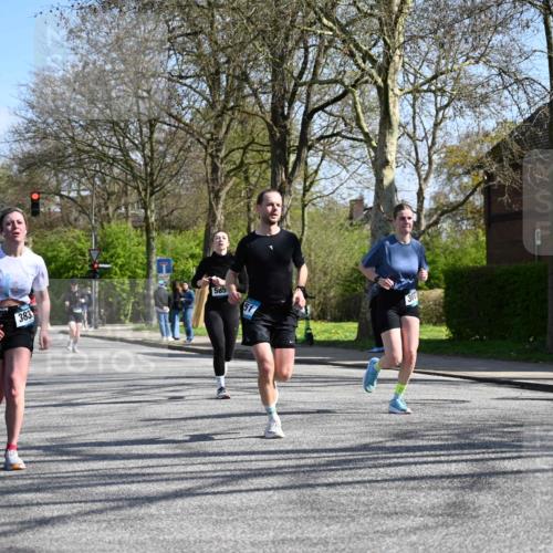 12.04.2026 - 45. Internationalen Wilhelmsburger Insellauf J. Mangold http://msf.ph/oto/9468464 12.04.2026 11:10:00 Ziel 3688, 4080, 3335, 3833, 4251, 3077, 5651, 5851, 2336, 2528, 3239, 2859, 2811, 2346, 3884, 3847, 3832, 2199, 3715, 2585, 4334 meine-sportfotos.de