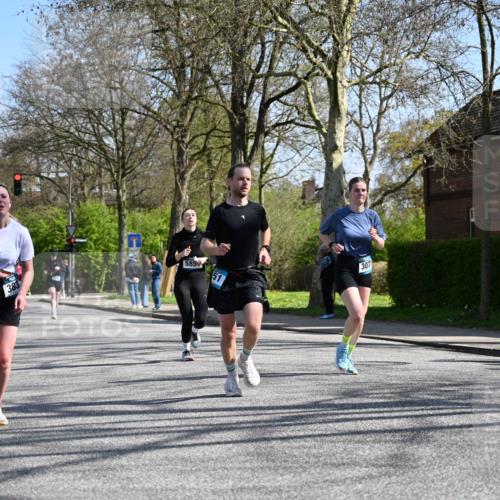 12.04.2026 - 45. Internationalen Wilhelmsburger Insellauf J. Mangold http://msf.ph/oto/9468466 12.04.2026 11:10:00 Ziel 3688, 4080, 3335, 3833, 4251, 3077, 5651, 5851, 2336, 2528, 3239, 2859, 2811, 2346, 3884, 3847, 3832, 2199, 3715, 2585, 4334 meine-sportfotos.de