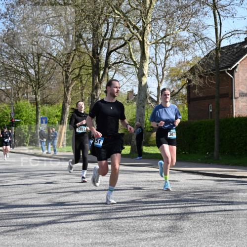 12.04.2026 - 45. Internationalen Wilhelmsburger Insellauf J. Mangold http://msf.ph/oto/9468470 12.04.2026 11:10:00 Ziel 3688, 4080, 3335, 3833, 4251, 3077, 5651, 5851, 2336, 2528, 3239, 2859, 2811, 2346, 3884, 3847, 3832, 2199, 3715, 2585, 4334 meine-sportfotos.de