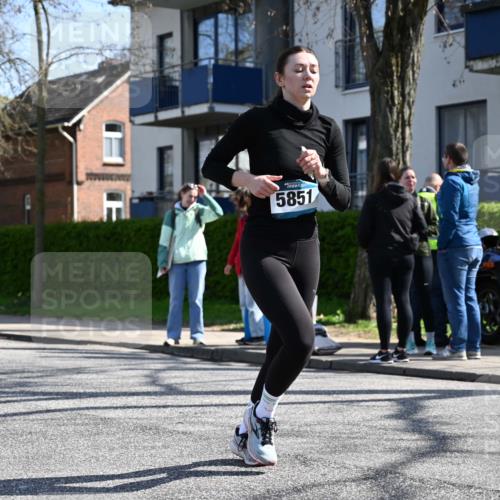 12.04.2026 - 45. Internationalen Wilhelmsburger Insellauf J. Mangold http://msf.ph/oto/9468480 12.04.2026 11:10:03 Ziel 3688, 4080, 3335, 3833, 4251, 3077, 5651, 5851, 2336, 2528, 3239, 2859, 2811, 2346, 2346, 3884, 3847, 3832, 2199, 3715, 2585, 4334, 3507 meine-sportfotos.de
